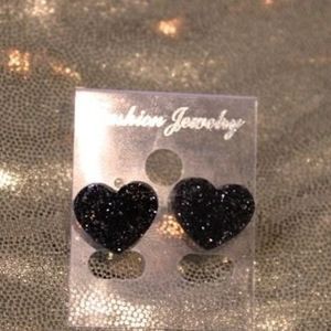 💜Black heart resin earrings